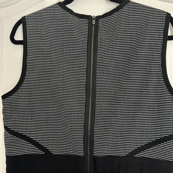 Black and white career dress - Picture 4 of 7